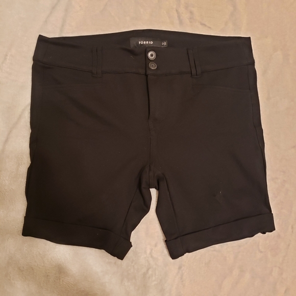 torrid Pants - NWOT Torrid shorts size 12